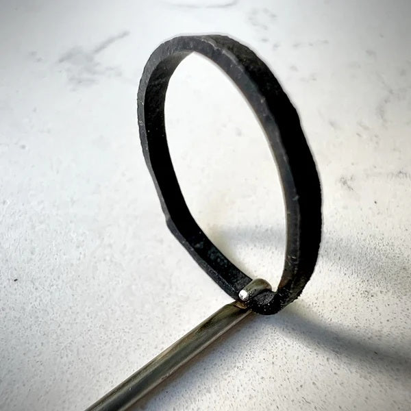 close up of rigging needle end on black band