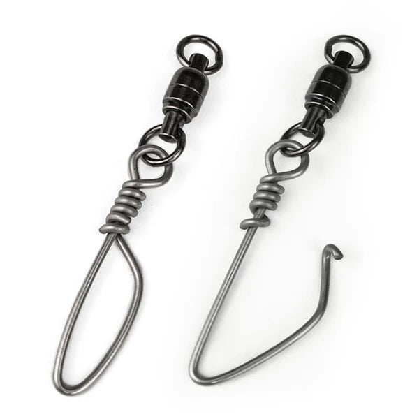 2 snap swivels, one open