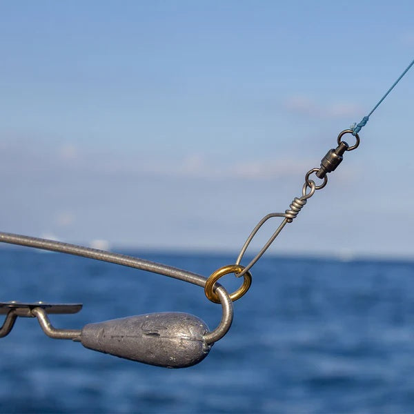 snap swivel with planer, water in background