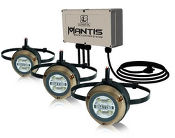 Mantis dock lighting system showing 3 lights hooked up to power box